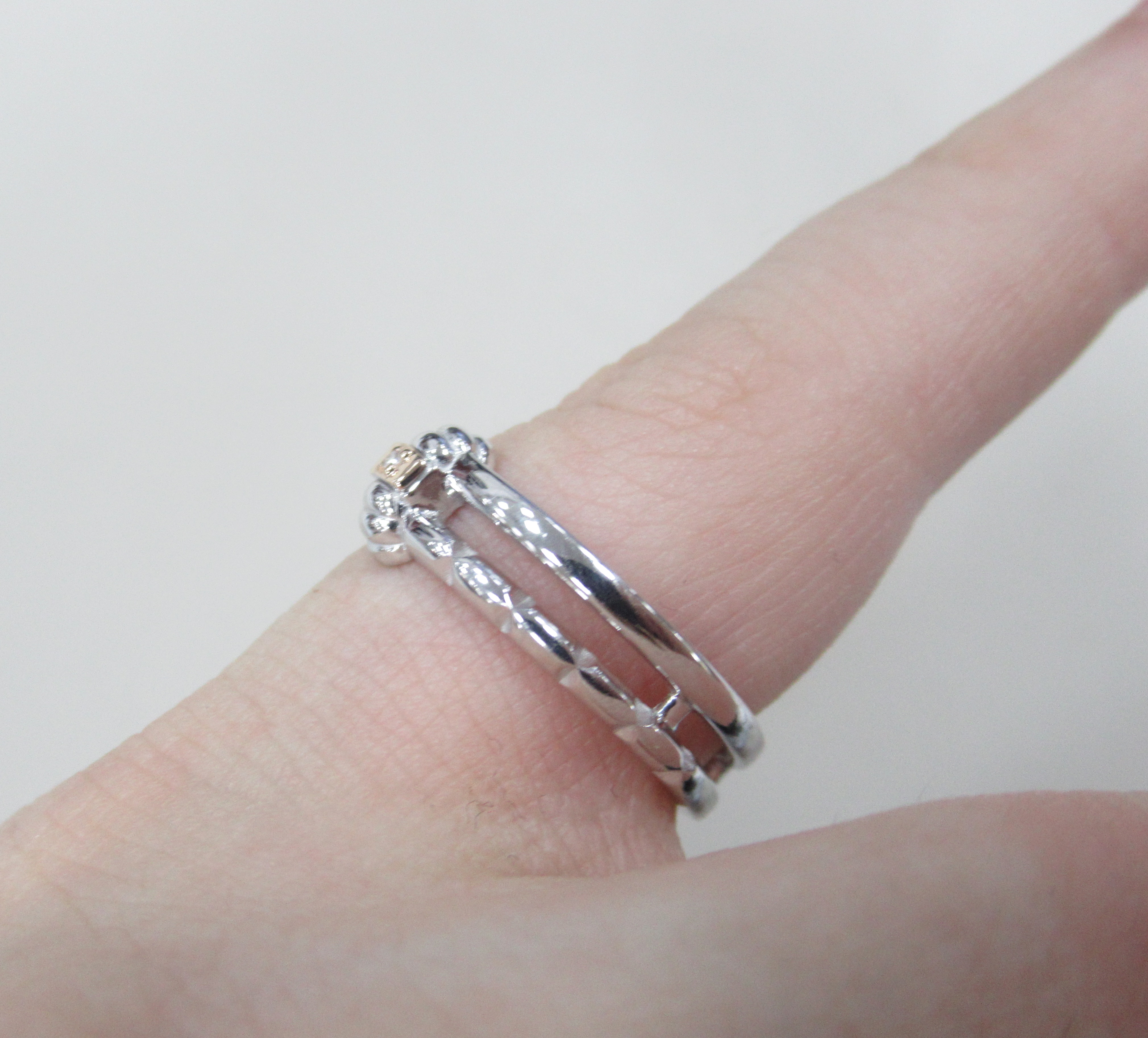 Серебряное кольцо с бриллиантом
